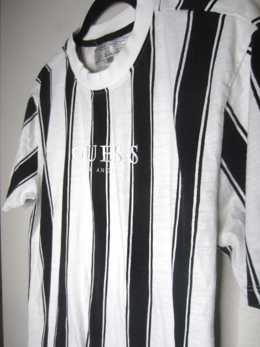 Guess Originals Striped T-Shirt Black White Logo Tee - Size Medium - Picture 3 of 5